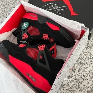100% authentic Jordan 4 retro red thunder sneakers new in box 11.5